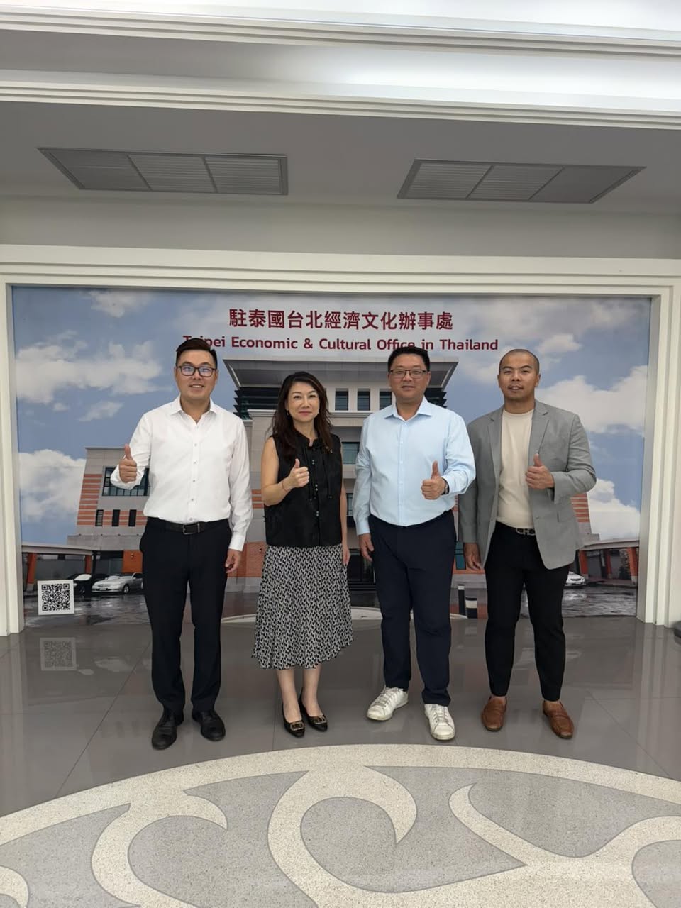 拜訪駐泰大使張俊福